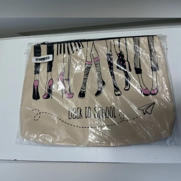 Perfectly Posh Multipurpose Bag - Picture 4 of 5